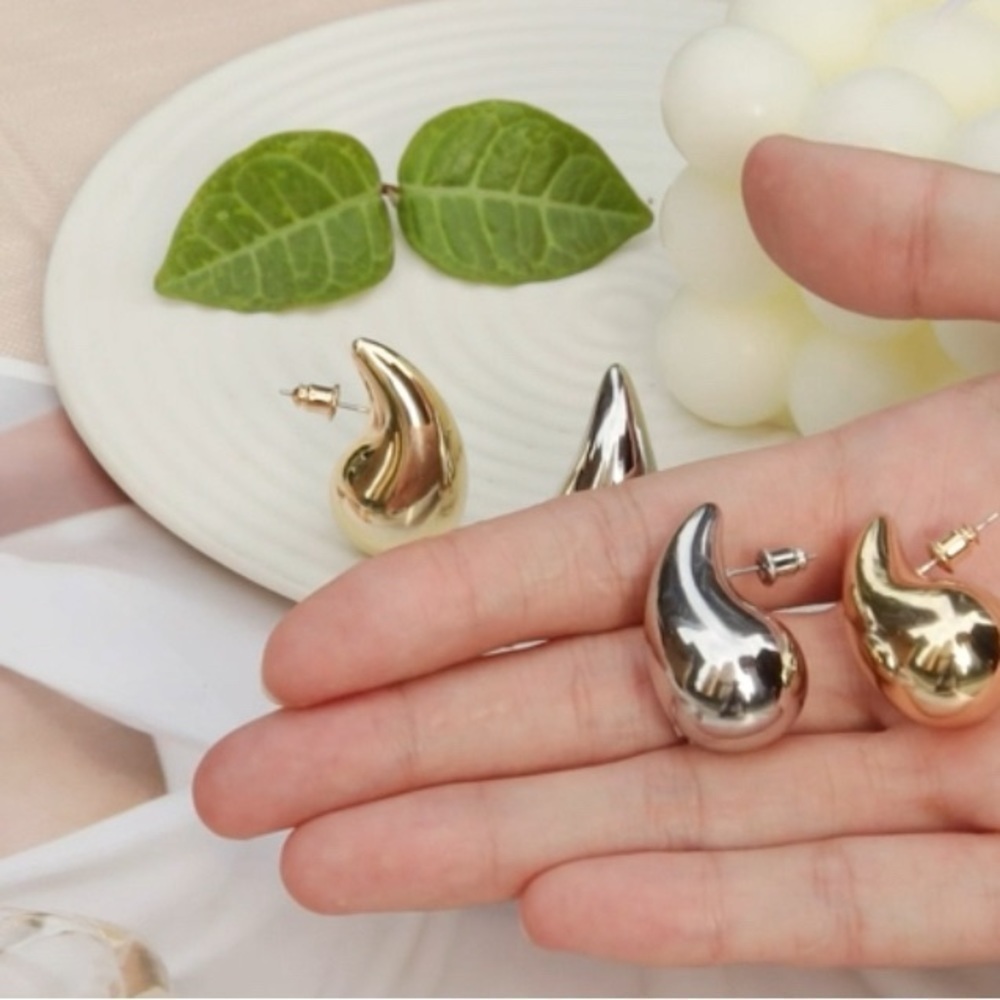 2 Brand New Pairs of Chunky Drop Earrings in Gold and  Silver - Picture 3 of 7